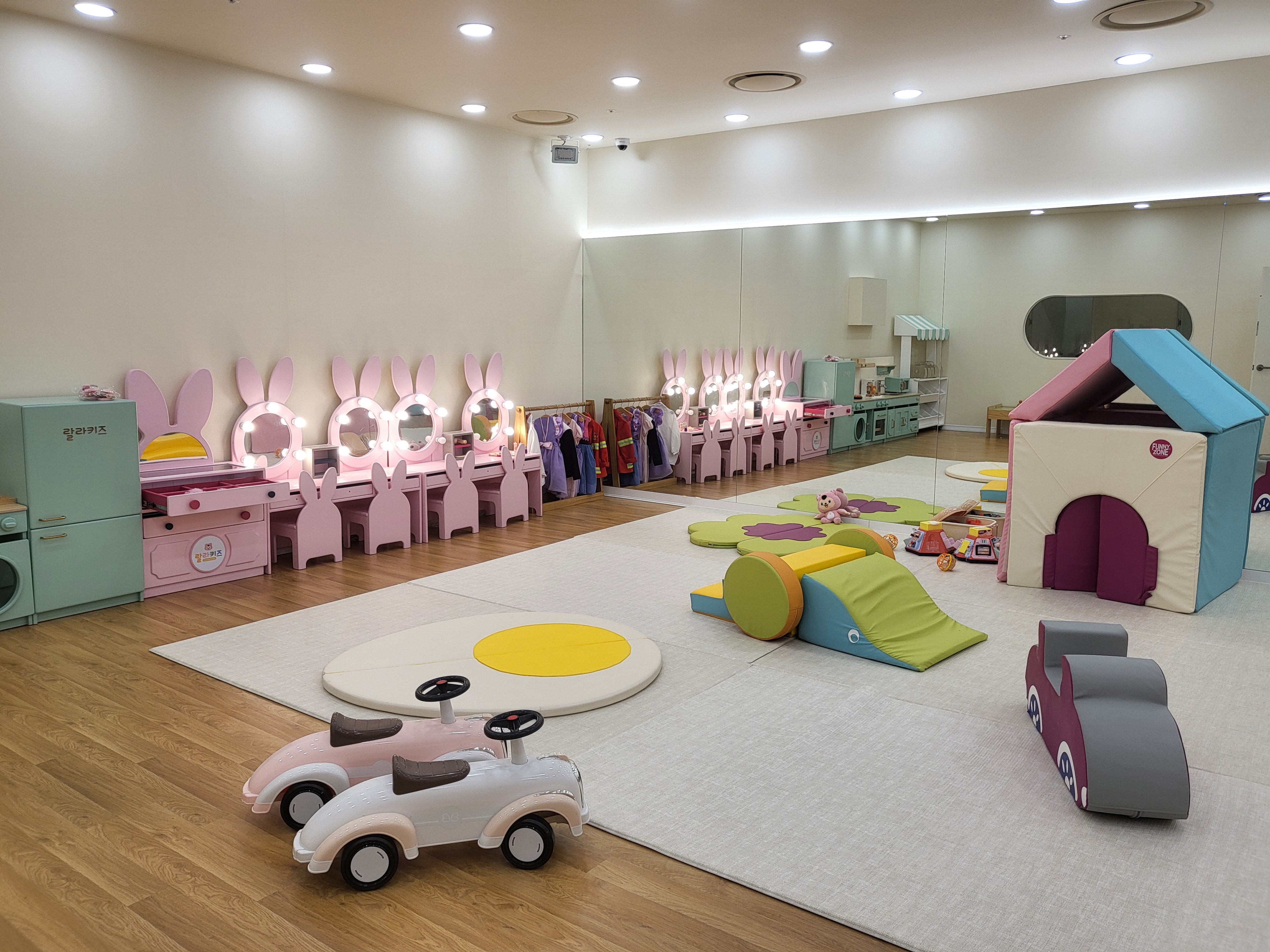 [랄라키즈룸 (1회권)] 미니키즈카페 1시간 이용권 (부모 1인 무료)